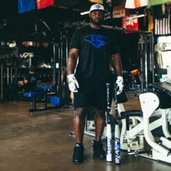 2023 Louisville Slugger Everett Williams 2.0 12" USSSA Slowpitch Softball Bat: WBL2738010 -Baseball Sale Shop 2023 Louisville Slugger Everett Williams Pass Em Out Slowpitch Softball bat Lifestyle 3